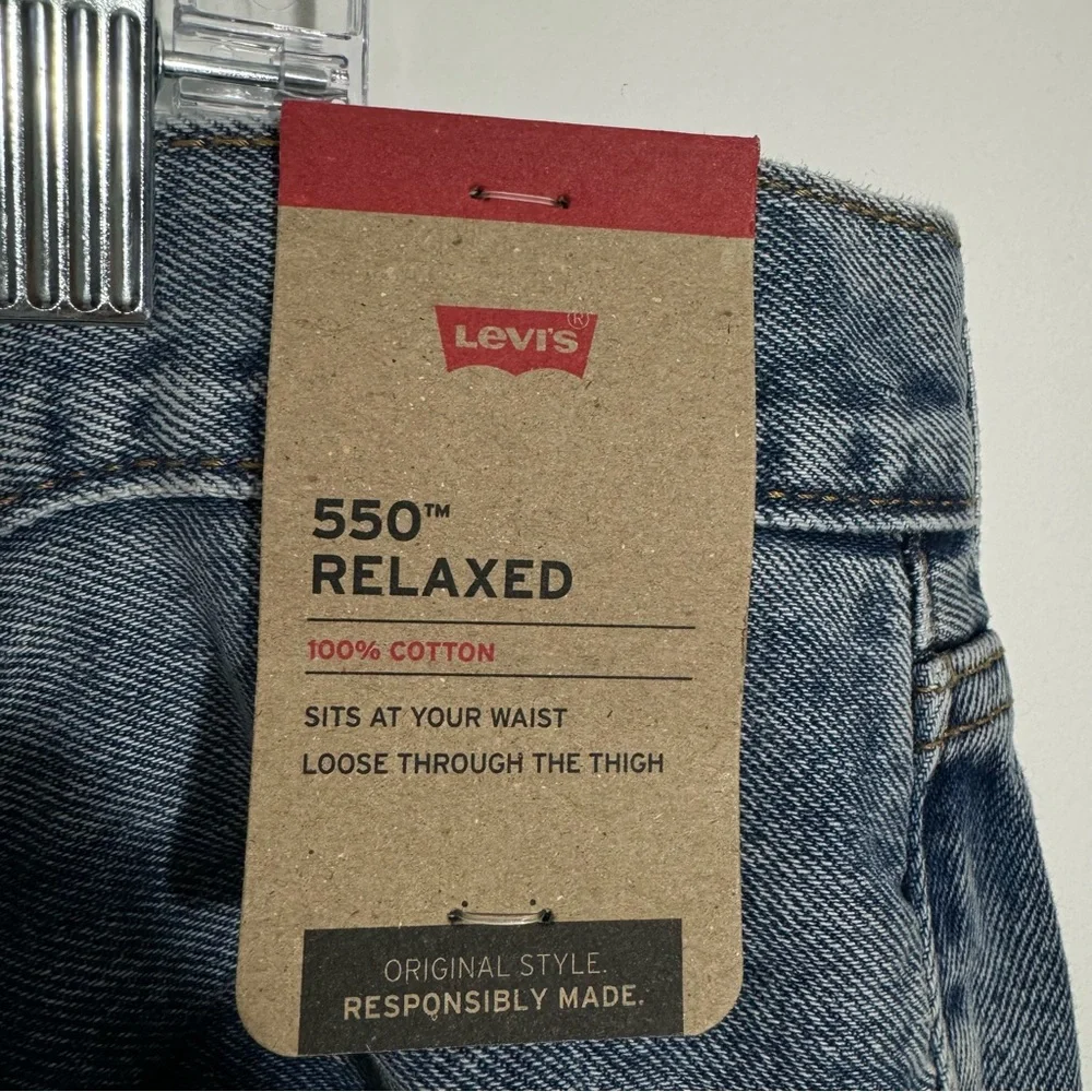 NWT Levi's Men's 550 Relaxed Fit Jeans‎ Distressed 42 x 34 Minimalist Preppy